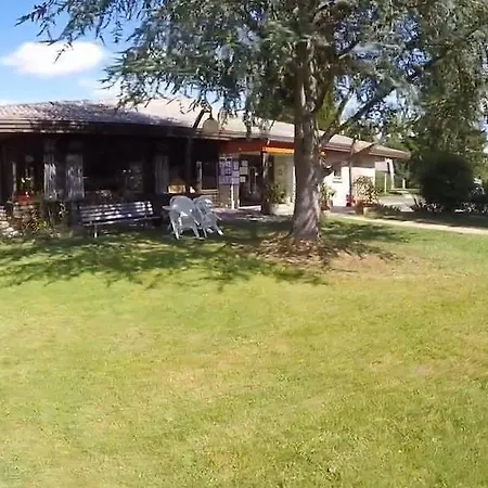 홀리데이파크 Aux Portes Des Monts D'aubrac 에스팔리옹