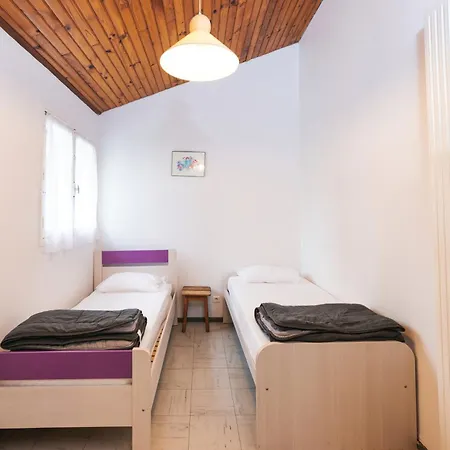Aux Portes Des Monts D'aubrac 에스팔리옹