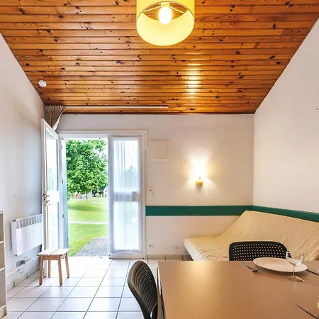 홀리데이파크 Aux Portes Des Monts D'aubrac 3*