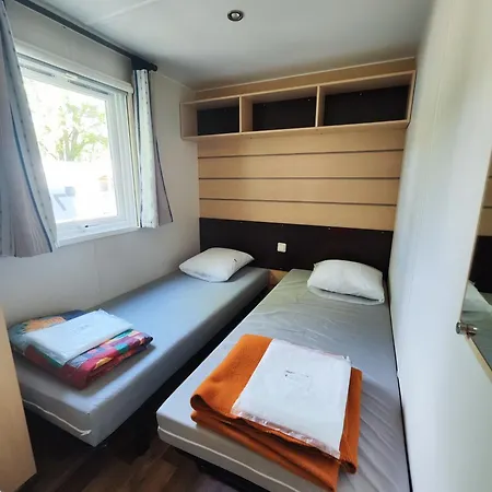 Aux Portes Des Monts D'aubrac 3* 에스팔리옹