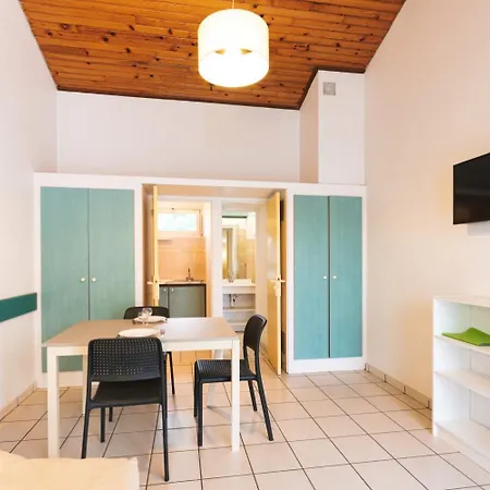 Aux Portes Des Monts D'aubrac Holiday park 3*