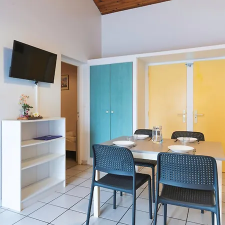 Aux Portes Des Monts D'aubrac Holiday park 3*