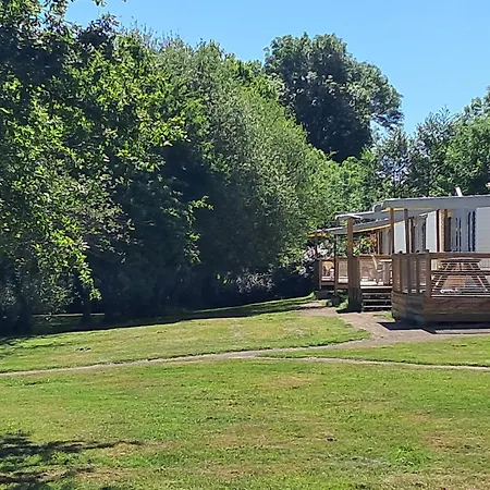 Aux Portes Des Monts D'aubrac