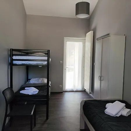 Aux Portes Des Monts D'aubrac 3* 에스팔리옹