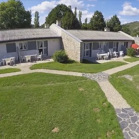 홀리데이파크 Aux Portes Des Monts D'aubrac 3*