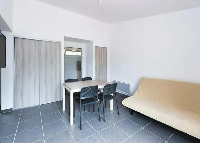 Aux Portes Des Monts D'aubrac 3*