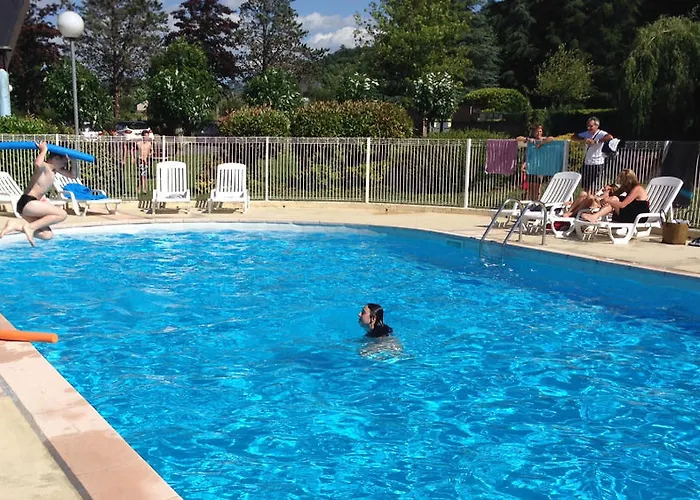 Aux Portes Des Monts D'aubrac 3*